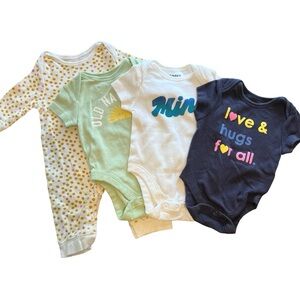Old Navy Sleeper and Onesie Bundle Baby Girl 0-3 Months
